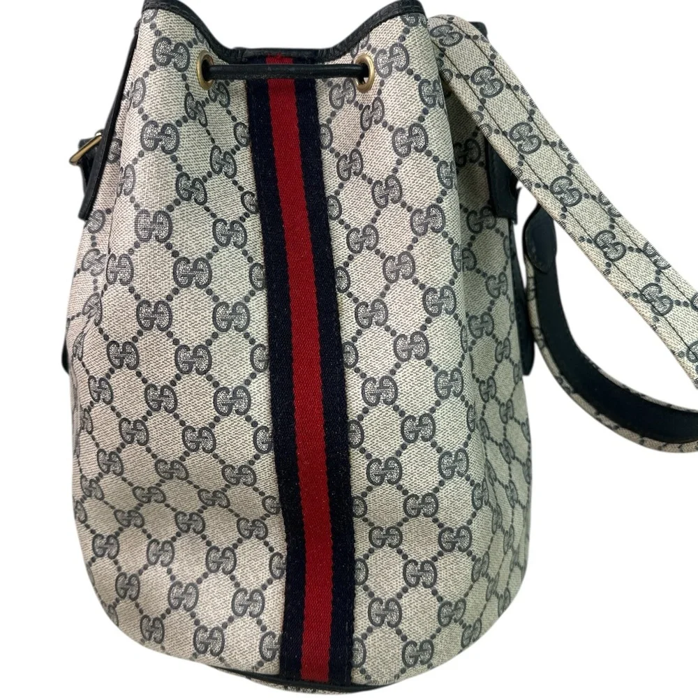 Gucci vintage cherryline PVC leather Shoulder/bucket Bag with Red Accent - Picture 2 of 11